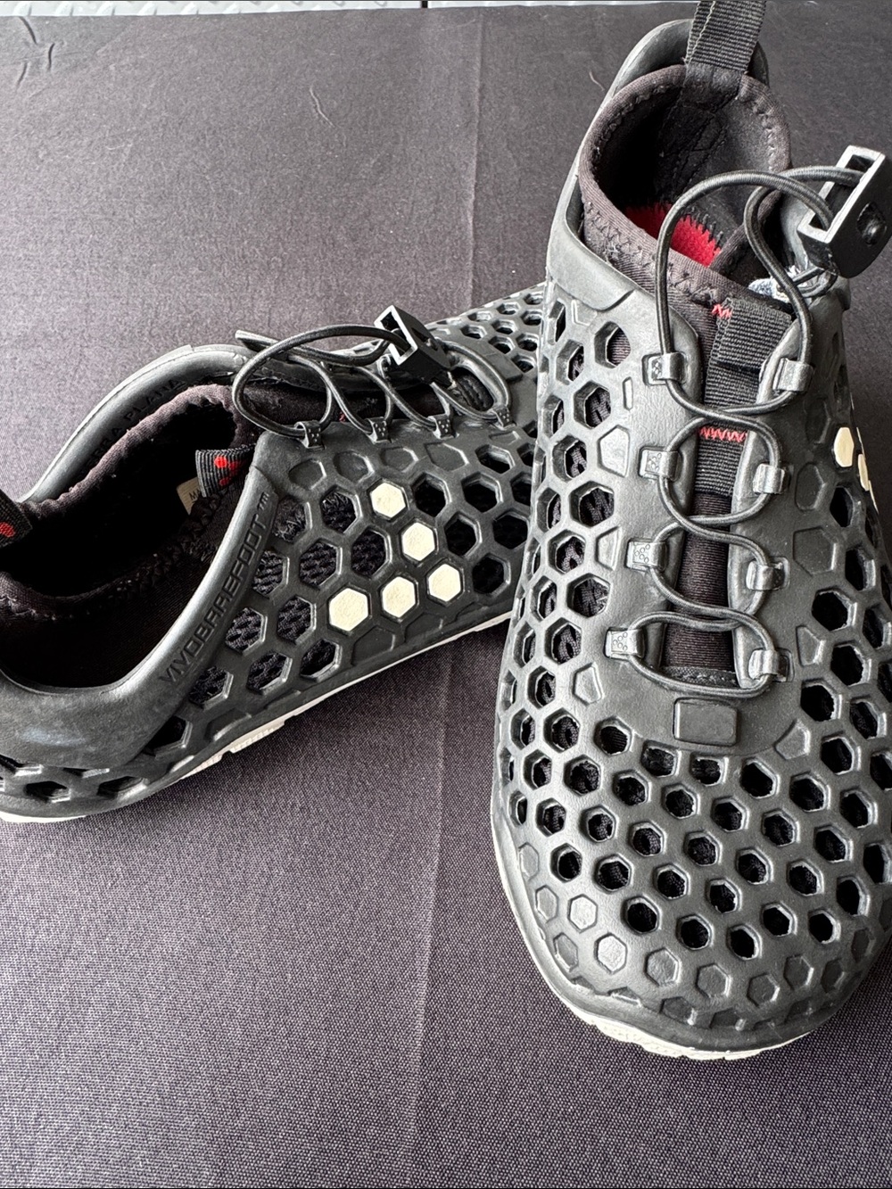 Vivo Barefoot Men's Black Honeycomb Barefoot Sandals